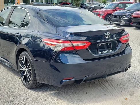 Used 2018 Toyota Camry L image 6