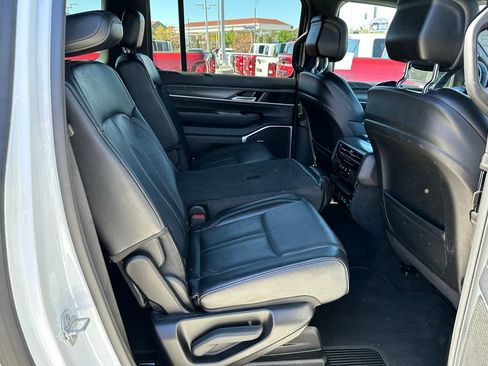 Certified 2024 Jeep Wagoneer L Series II RWD image 17