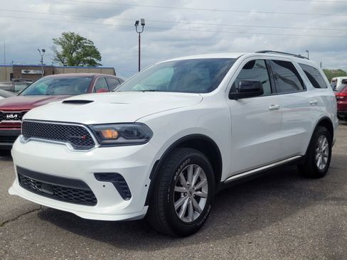 Used 2023 Dodge Durango SXT image 2