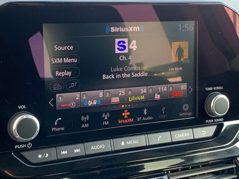 Used 2025 Nissan Pathfinder SV image 22