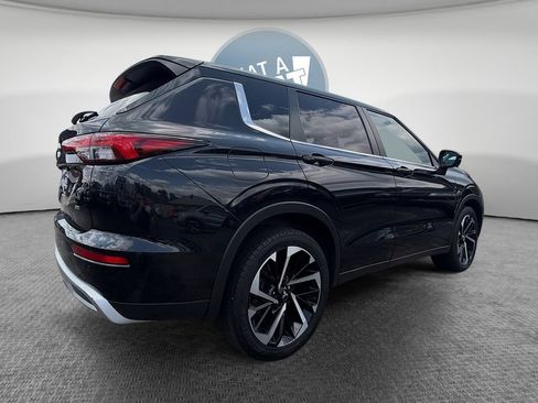 Used 2023 Mitsubishi Outlander SE AWD/4WD image 3