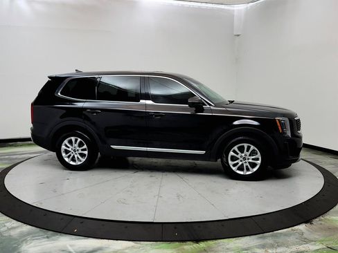 Used 2022 Kia Telluride LX FWD image 3