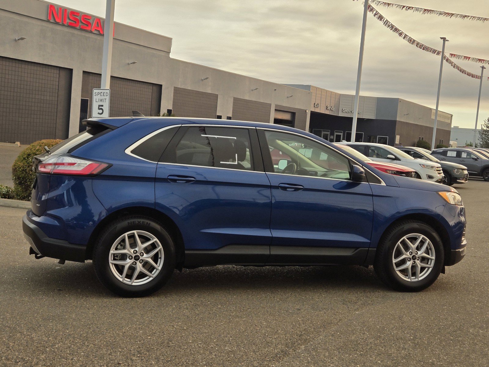 Used 2023 Ford Edge SEL AWD/4WD image 3