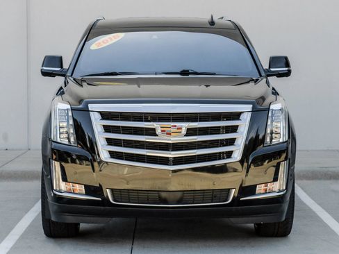 Used 2018 Cadillac Escalade Premium Luxury RWD image 13