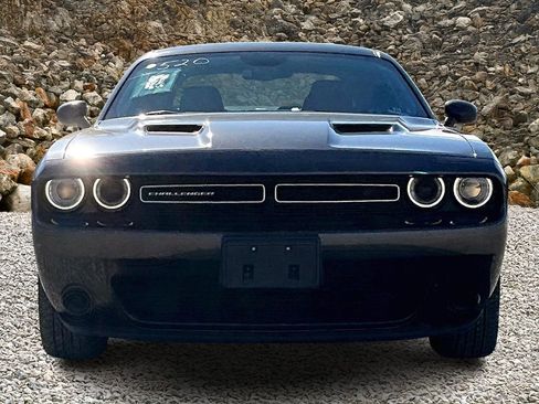 Used 2015 Dodge Challenger SXT image 3
