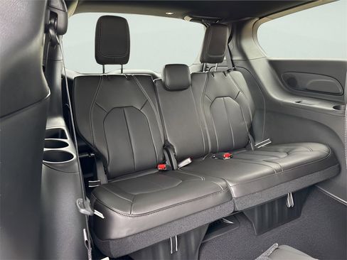 New 2026 Chrysler Pacifica Select image 13