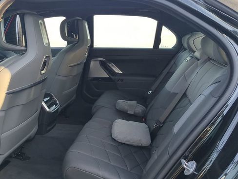 Used 2024 BMW i7 xDrive60 image 13