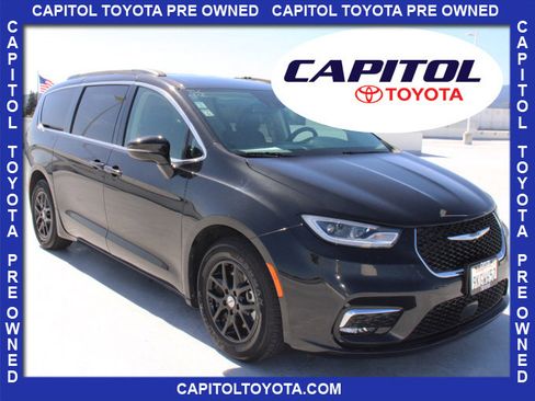 Used 2022 Chrysler Pacifica Touring-L image 1