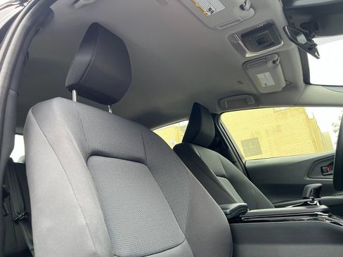 New 2027 Toyota Prius LE FWD image 16