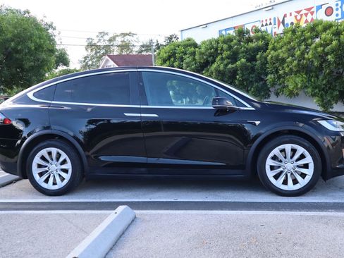 Used 2020 Tesla Model X Long Range image 5