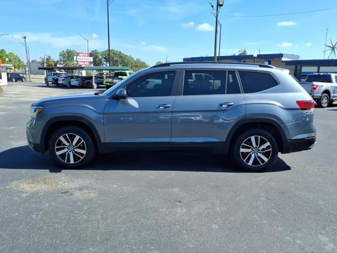 Used 2021 Volkswagen Atlas SE FWD image 2