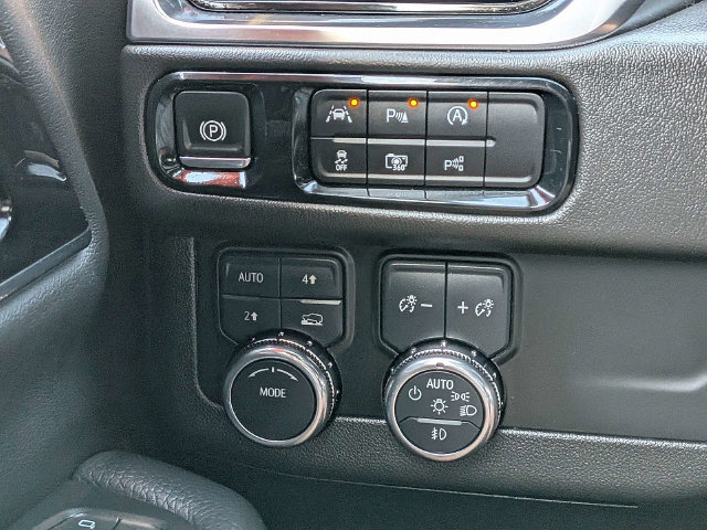 Used 2025 GMC Yukon XL Denali AWD/4WD image 27