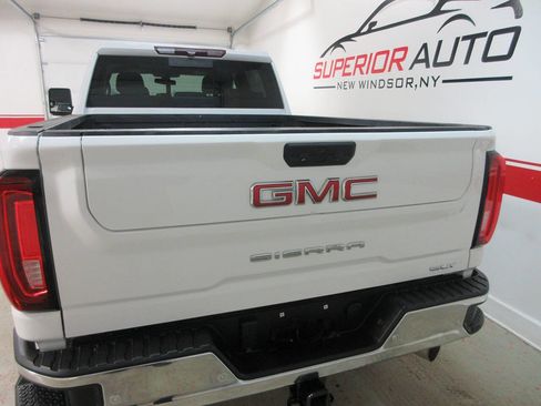 Used 2021 GMC Sierra 2500 SLT w/ SLT Preferred Package image 9