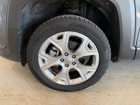Used 2022 Jeep Renegade Limited AWD/4WD image 30