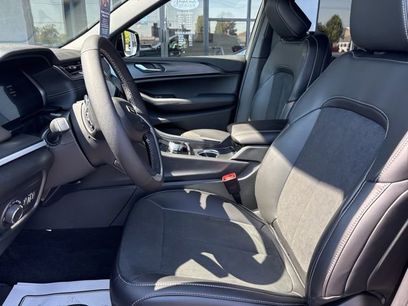 New 2025 Jeep Grand Cherokee Altitude