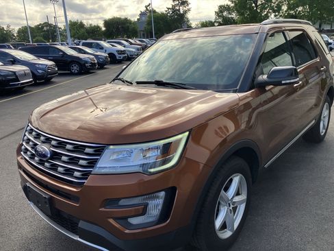 Used 2017 Ford Explorer XLT w/ Equipment Group 201A AWD/4WD image 4