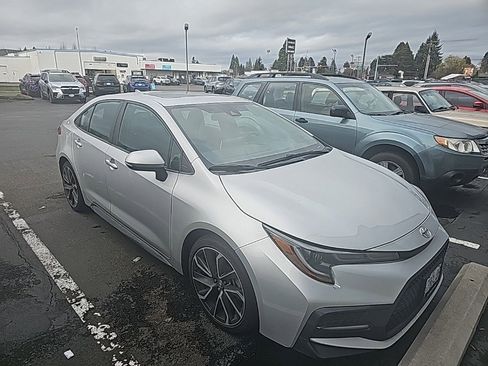 Used 2020 Toyota Corolla SE image 3