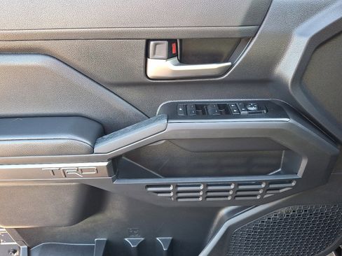 Used 2025 Toyota Tacoma TRD Off-Road image 12
