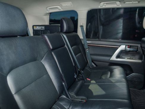 Used 2013 Toyota Land Cruiser image 19