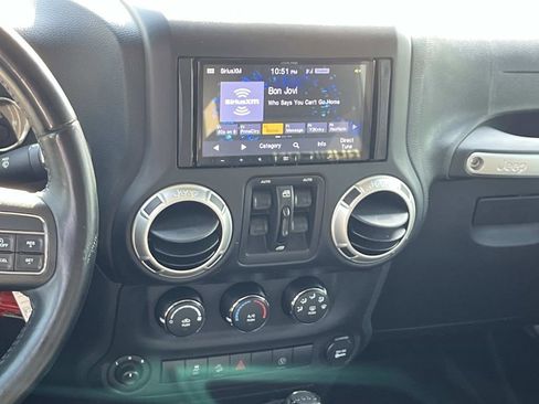 Used 2018 Jeep Wrangler Unlimited Rubicon image 15