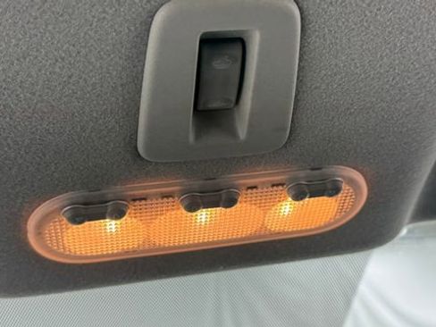 Used 2011 Nissan Juke SV FWD image 30