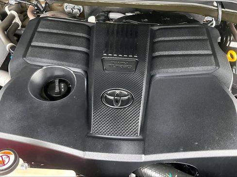Used 2024 Toyota Tundra Limited w/ TRD Off-Road Package AWD/4WD image 33