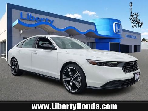 Used 2025 Honda Accord Sport image 1