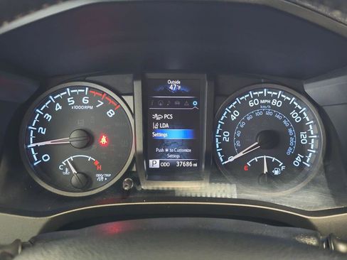 Used 2019 Toyota Tacoma TRD Sport image 30