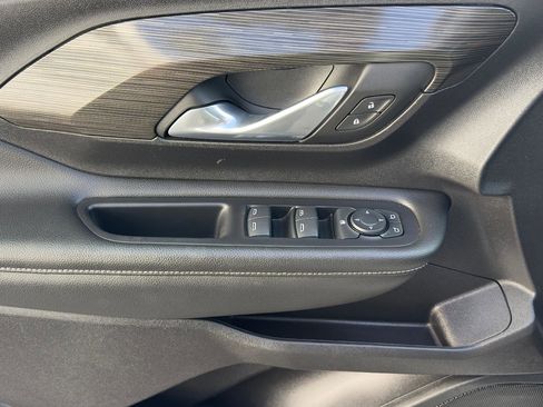 Used 2024 GMC Terrain SLE image 17