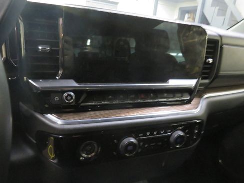 Used 2023 Chevrolet Silverado 1500 LT image 12