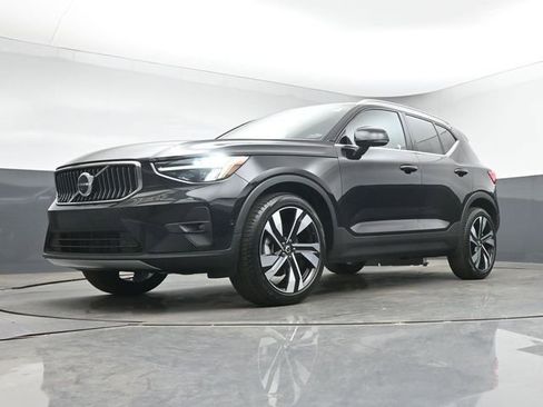 Used 2023 Volvo XC40 B4 Ultimate w/ Protection Package Premier FWD image 41