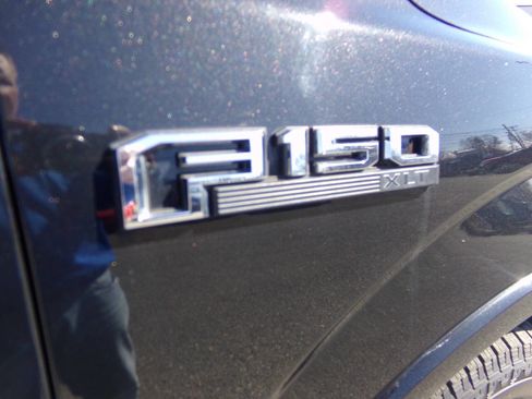 Used 2015 Ford F150 XLT w/ Equipment Group 302A Luxury image 9