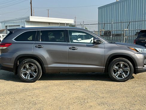 Used 2019 Toyota Highlander Limited Platinum AWD/4WD image 3