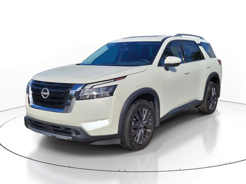 Certified 2024 Nissan Pathfinder SL w/ SL Premium Package FWD image 3