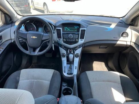 Used 2011 Chevrolet Cruze LS FWD image 15