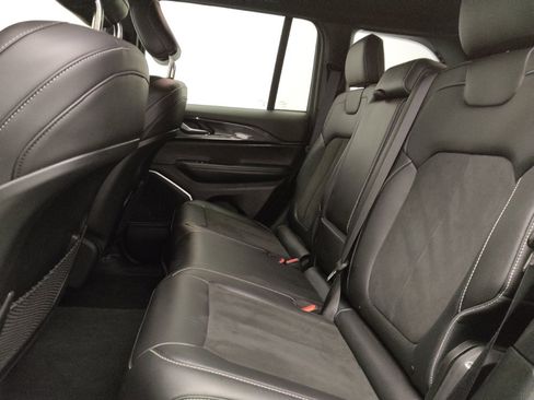 Used 2022 Jeep Grand Cherokee Altitude RWD image 18
