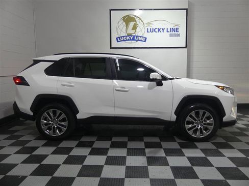 Used 2019 Toyota RAV4 XLE Premium image 6