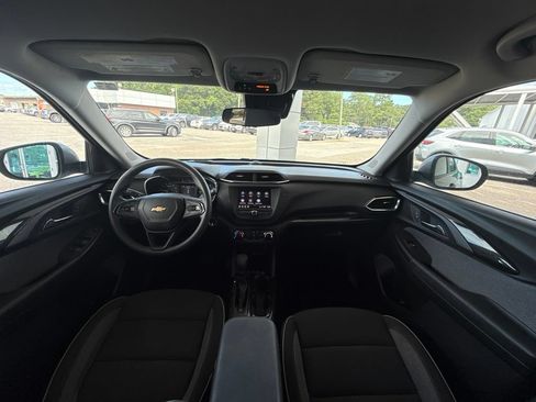 Used 2023 Chevrolet TrailBlazer LT FWD image 11