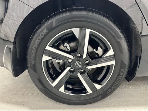 Used 2025 Nissan Sentra SV image 64