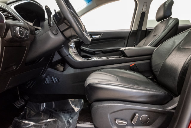 Used 2019 Ford Edge Titanium w/ Equipment Group 301A AWD/4WD image 12