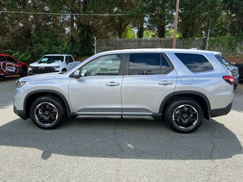 Used 2025 Honda Pilot EX-L image 7
