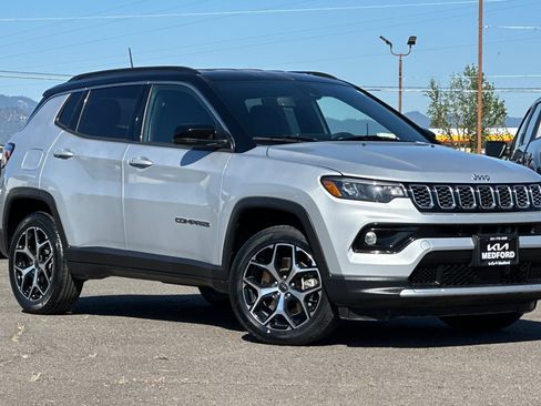 Used 2025 Jeep Compass Limited AWD/4WD image 2