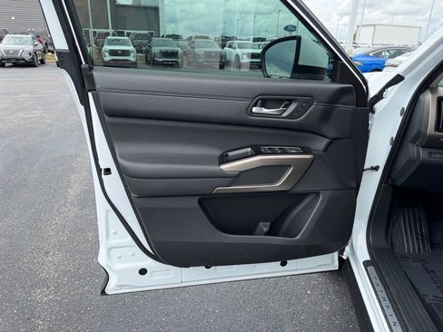 Used 2025 Nissan Pathfinder Platinum w/ Cargo Package FWD image 13