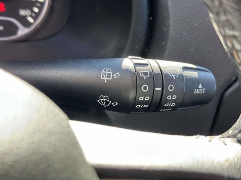 Used 2015 Jeep Renegade Latitude w/ Popular Equipment Group image 17