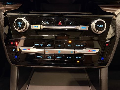 Used 2022 Ford Explorer Limited w/ Equipment Group 301A image 25