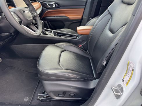 Used 2024 Jeep Compass Limited image 15