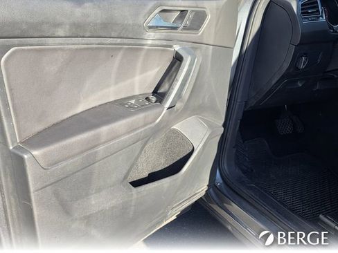 Used 2019 Volkswagen Tiguan SE w/ Panoramic Sunroof Package image 11