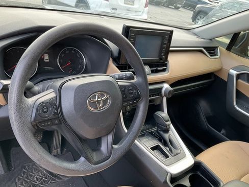 Used 2019 Toyota RAV4 LE w/ Phone Cable & Charge Package image 10