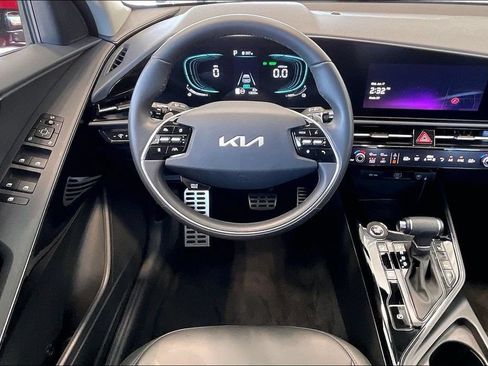Used 2025 Kia Niro EX Touring FWD image 5