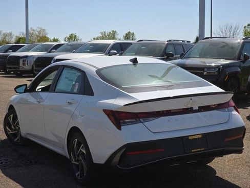 Used 2025 Hyundai Elantra Sport FWD image 22